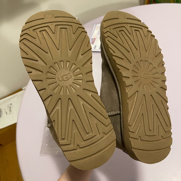 UGG Grey Classic Short Boot - Picture 6 of 7